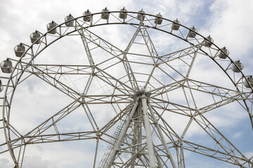 ferris wheel with sky