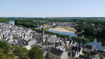 ville médiévale de Chinon en France