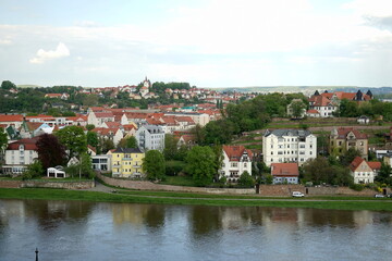 Fototapeta na wymiar Blick über die Elbe nach Meissen Vorbrücke