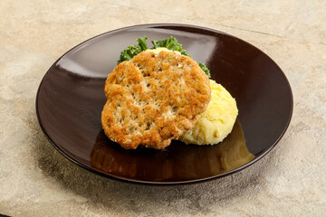 Chicken cutlet with mashed potato