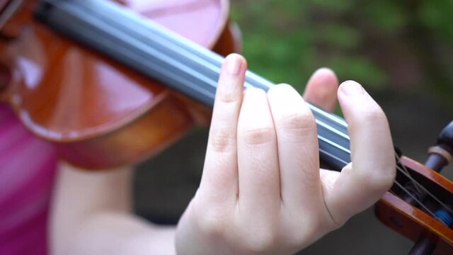 violino 04, mano che suona violino