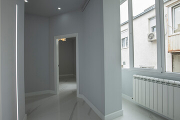 Fototapeta na wymiar Tiled marble floor in corridors in empty apartment