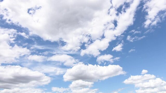 White clouds formed and condensed into rain clouds, the background was the blue sky in the afternoon, the clouds moved quickly