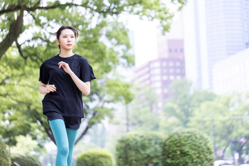 ランニングしている女性
