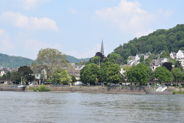 Blick über den Rhein auf Linz