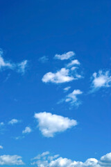 空の風景(青空) 雲が踊る紺碧の青空