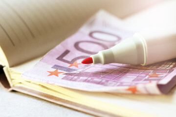 Red marker and 500 euro bill so close