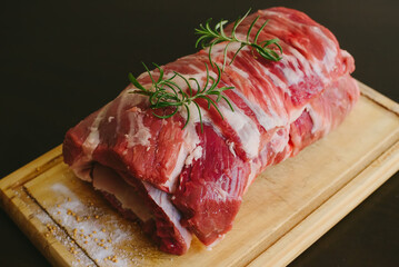 Asado carnicero argentino en tabla de madera