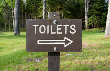 Fototapeta premium Wood sign designating the way to toilets