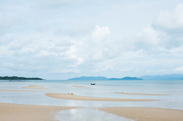 Fototapeta premium Scenic beach and mountain view