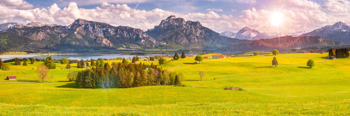 Naklejka na ściany i meble Panorama Landschaft im Allgäu am Forggensee