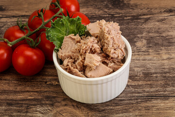 Canned tuna fillet in the bowl