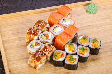 Japanese cuisine sushi and roll set
