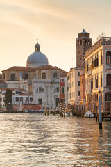 Naklejka premium Fin de journée sur le grand canal