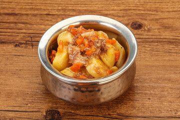 Roasted potato and beef with sauce