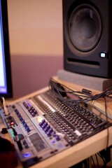Enceinte de monitoring, interface audio connexion câble - studio d'enregistrement musique