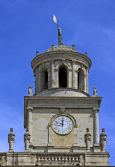tour et horloge