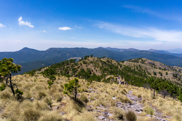 landscape with sky and clouds / Vista de las montañas y el cielo; Parque Nacional Cumbres del Ajusco, México. 