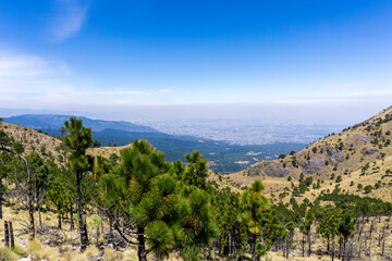 Fototapeta na wymiar view of the mountains / desde las montañas; Parque Nacional Cumbres del Ajusco, México. 