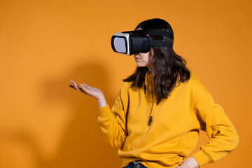 Immersion in cyberspace, virtual reality and the user.