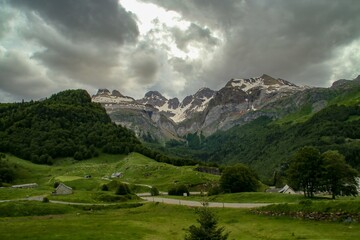 Picos de Aspe y Labata en la cara norte de los Pirineos (lado francés). Bonito paisaje de...