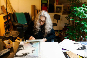 Artist hand drawing a portrait