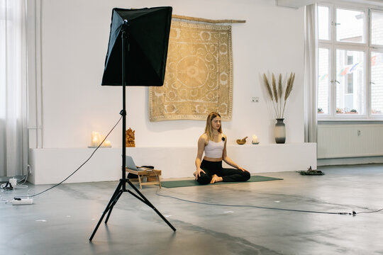 Online Meditation Class With Female Teacher