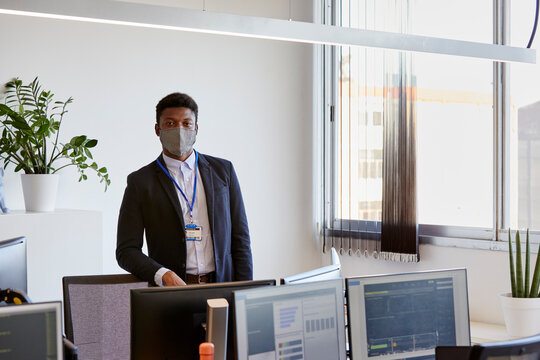 Big data analyst in the office