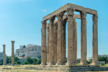 Obraz premium Greek Olympian Zeus temple, landscape with ancient ruins in Athens, Greece