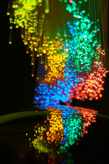 In Lichtleitern tritt farbiges Licht am Ende aus.