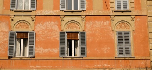 Obraz premium Rome, downtown of the city. Windows with very unusual moldings decorating the upper section.