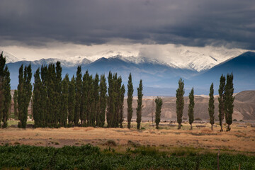 Paisajes con montañas y lagos 