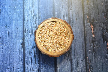 Raw whole dried wheat cereal grains