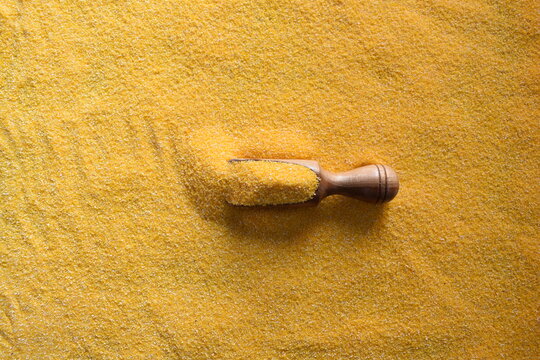 Raw coarse dried corn semolina