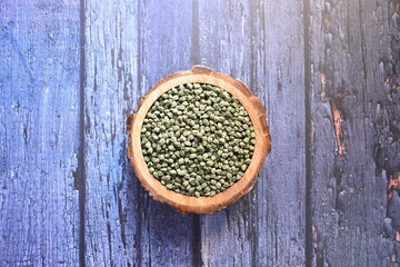Raw whole dried green Chickpeas