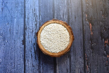 Raw whole dried flattened rice flakes