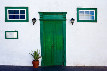 alte grüne Tür in Teguise auf Lanzarote