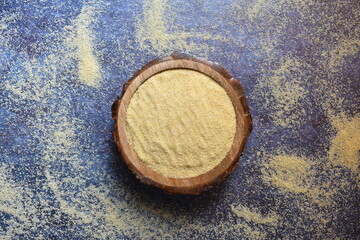 Raw coarse dry durum wheat semolina grains