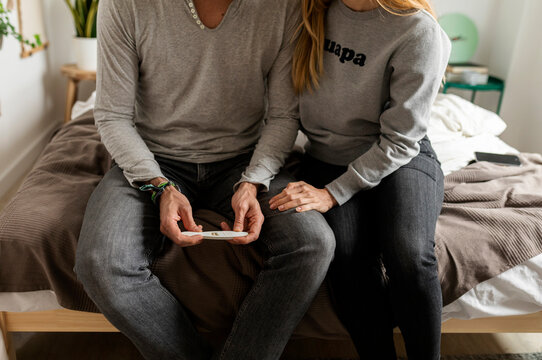 couple holding positive pregnancy test