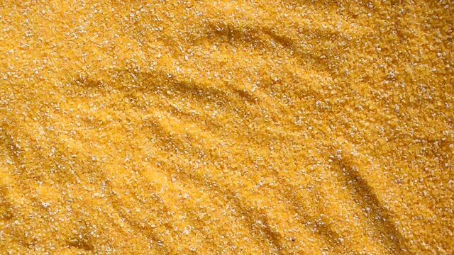 Raw coarse dried corn semolina