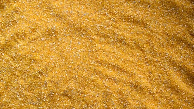 Raw coarse dried corn semolina