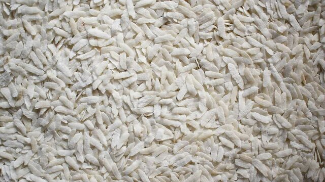 Raw whole dried flattened rice flakes