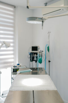 Light projected on an operating vet table