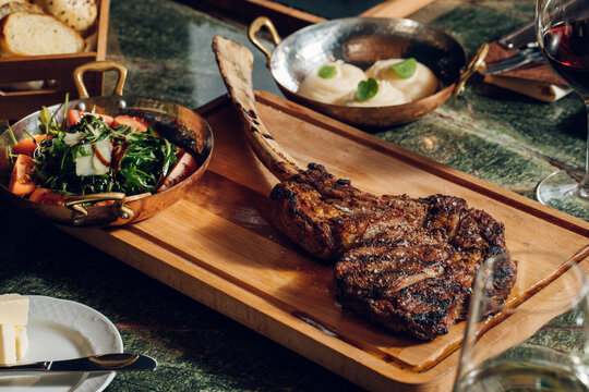 Luxury Dine At Restaurant With Beverage .