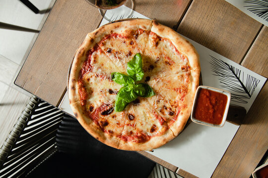 Delicious Pizza World.
