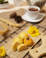 This pia tape cake, which is made using the main ingredient of sticky rice, is a typical cake from the city of Jember. Pie tape is available in two flavors, namely chocolate and cheese.