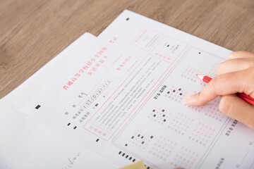 Obraz premium Candidates check answer sheet