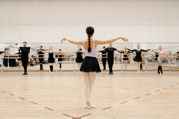 dance instructor shows an exercise for the group