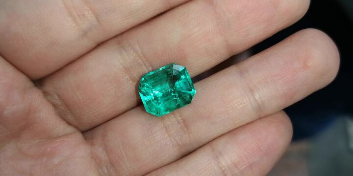 colombian emerald ang natural gemstones for jewelry with diamonds and gems