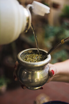 Serving a mate tea